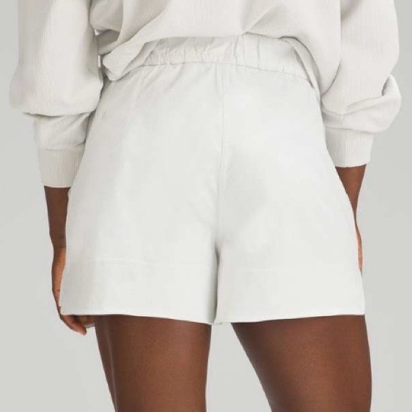 Lululemon Cinchable Waist High-Rise Woven Short 3.5" in Bone - Picture 2 of 8